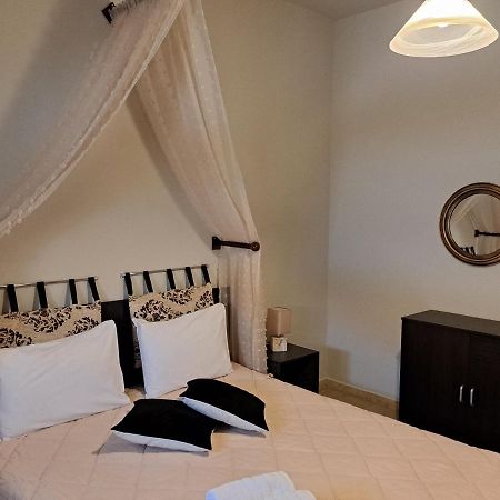 Guesthouse Aelia กาโต ลูตรากี ภายนอก รูปภาพ